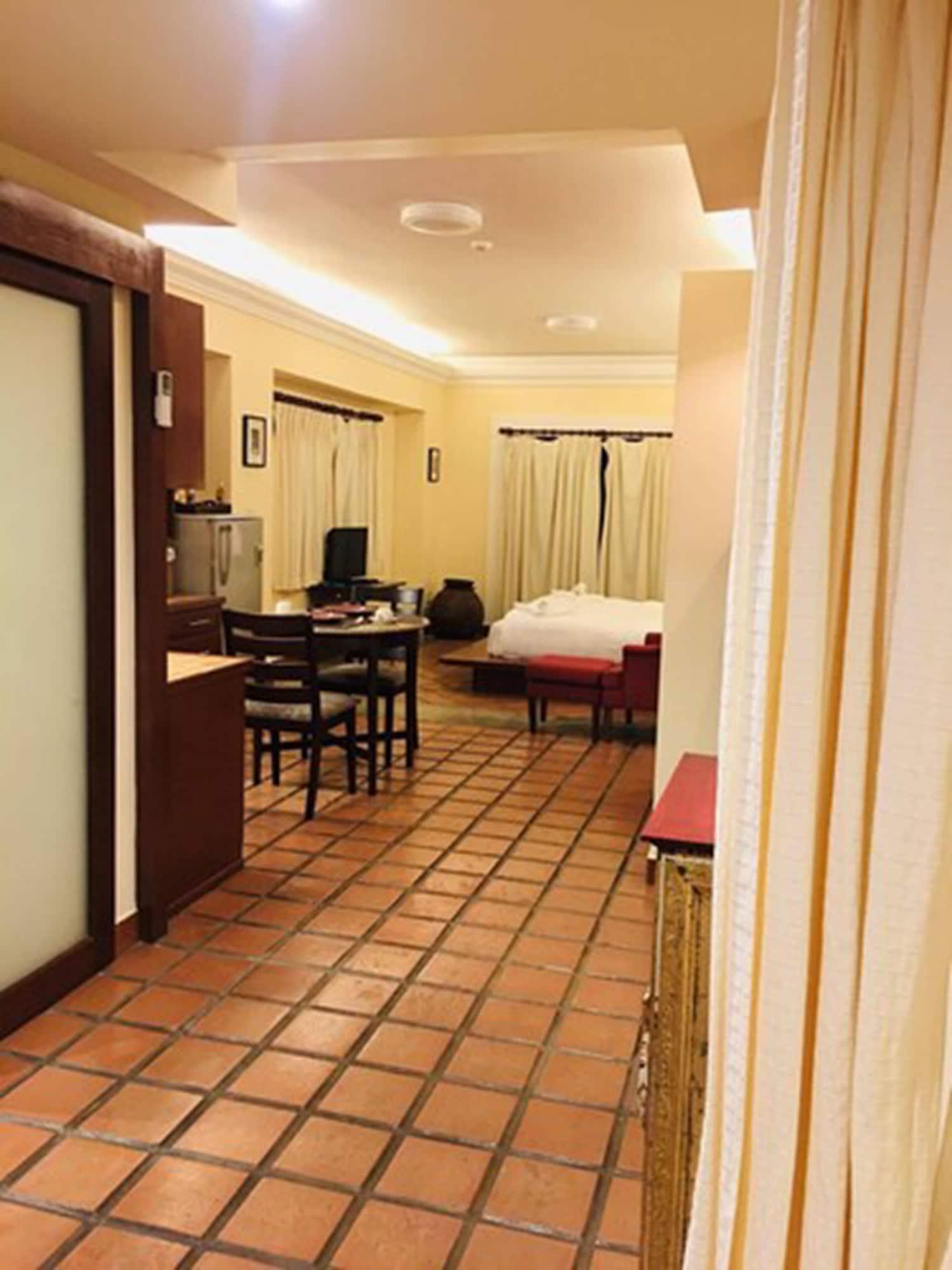 Nirvana Boutique Suites Jomtien Beach Exterior photo