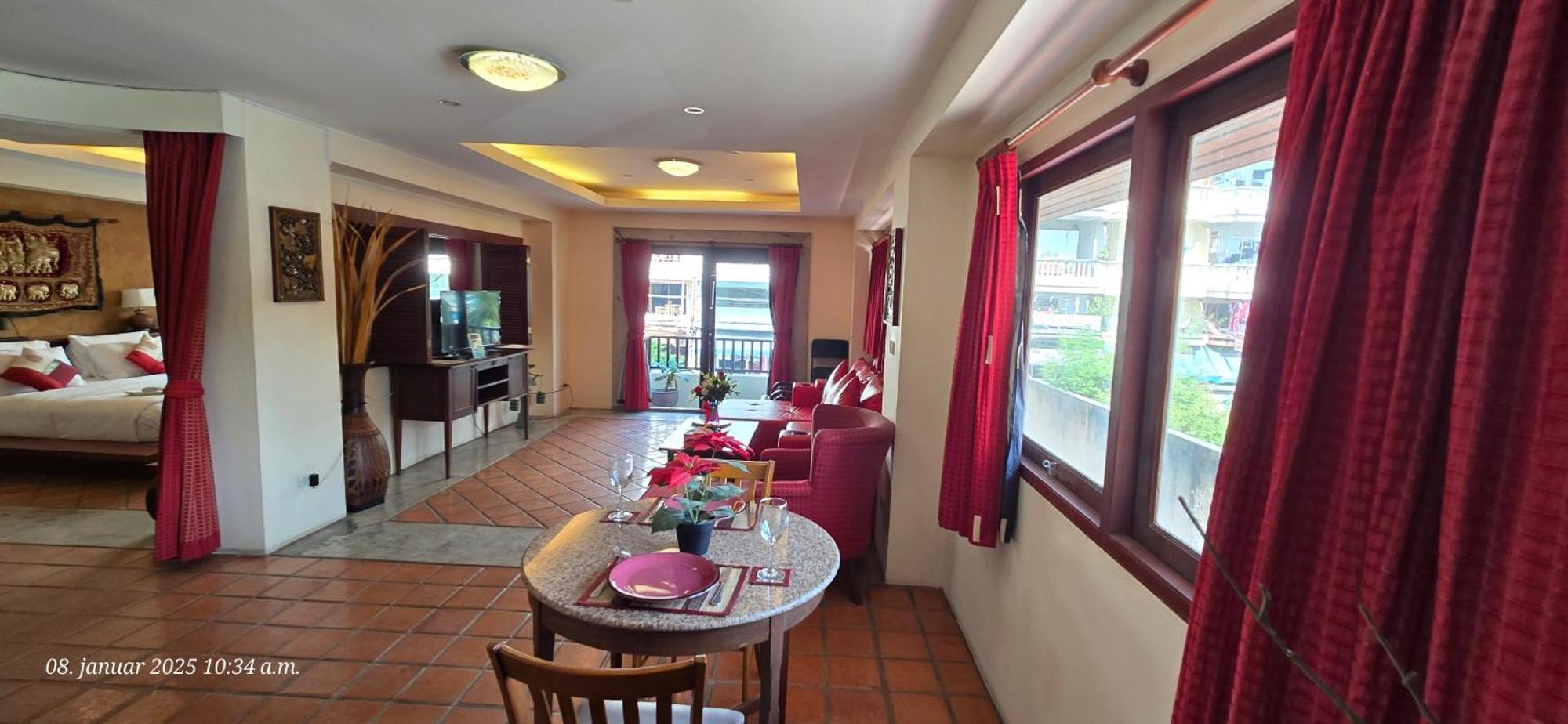 Nirvana Boutique Suites Jomtien Beach Exterior photo