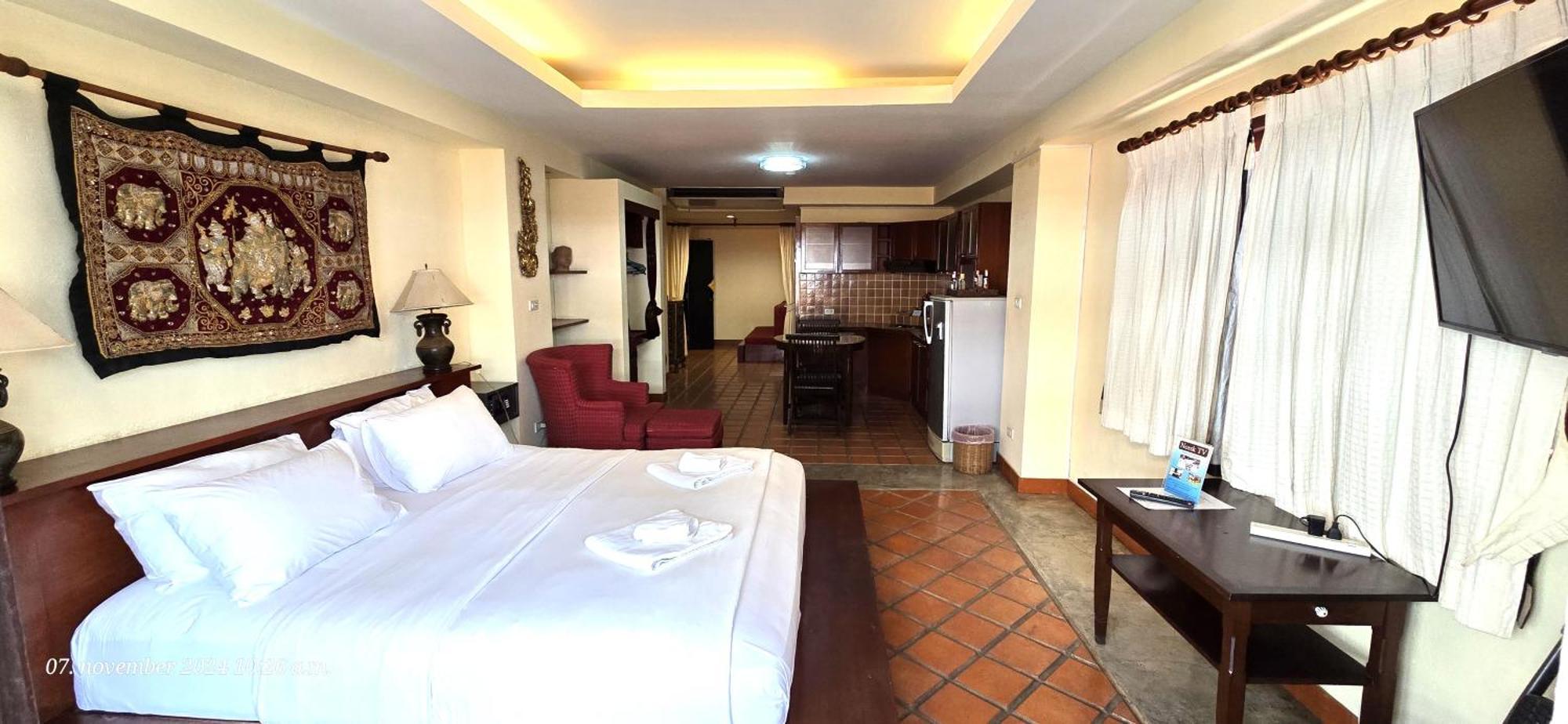 Nirvana Boutique Suites Jomtien Beach Exterior photo