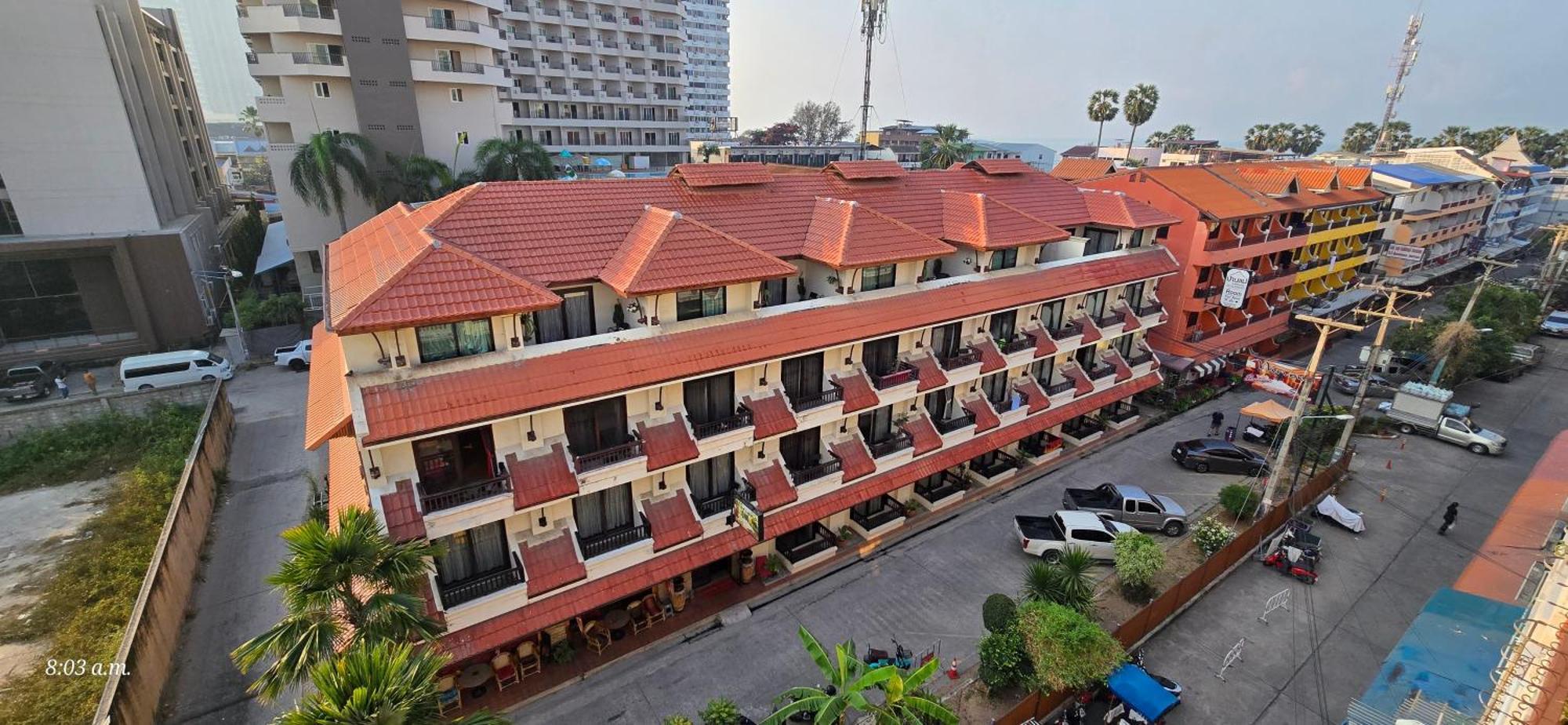 Nirvana Boutique Suites Jomtien Beach Exterior photo